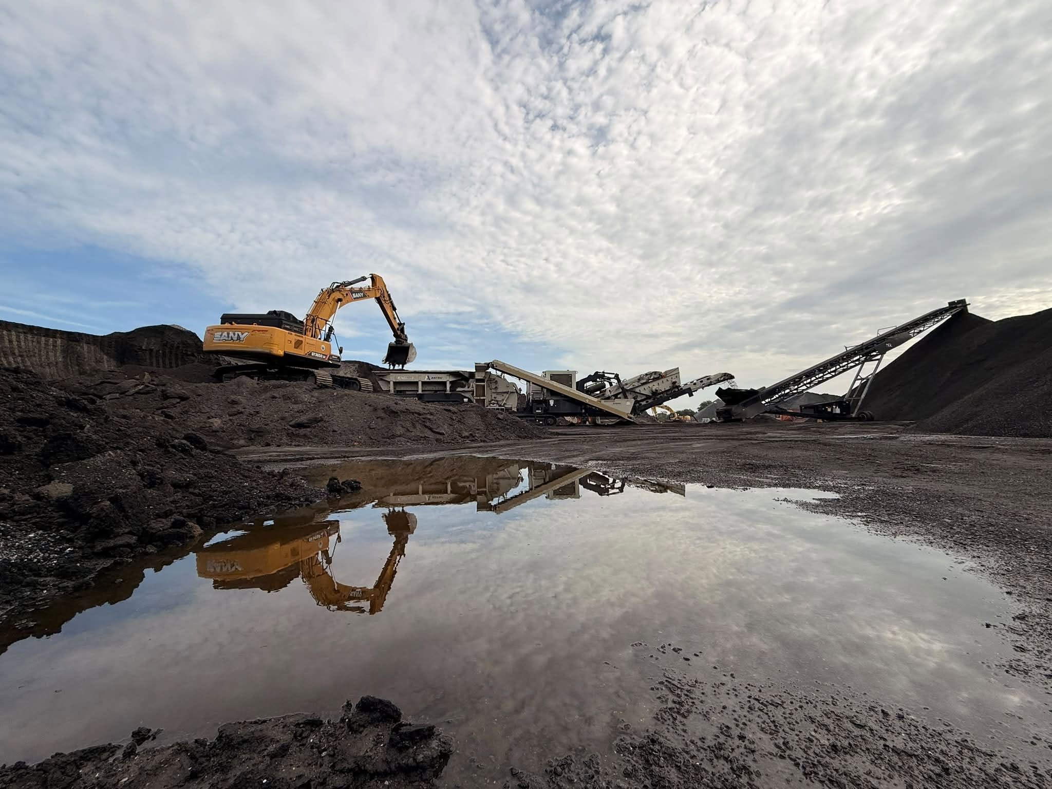 McMahon Mining mobile asphalt crushing spread